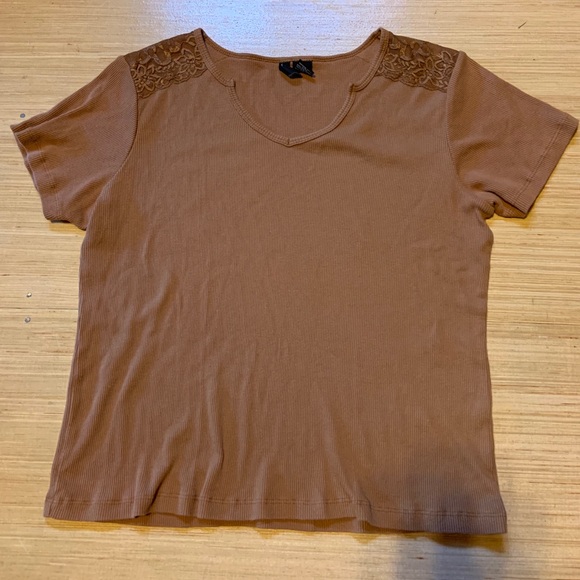 Vintage lace tee - Picture 2 of 5